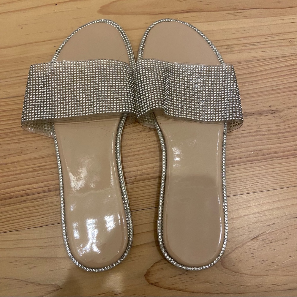 Silver sparkle & clear slides.